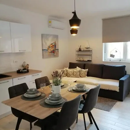 Maiva Apartment Nin